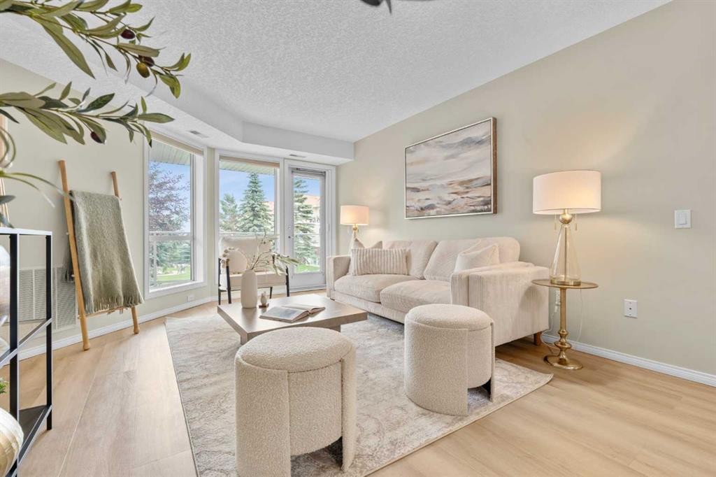 1203-1818 Simcoe Boulevard Sw, Calgary, AB - Indoor Photo Showing Living Room