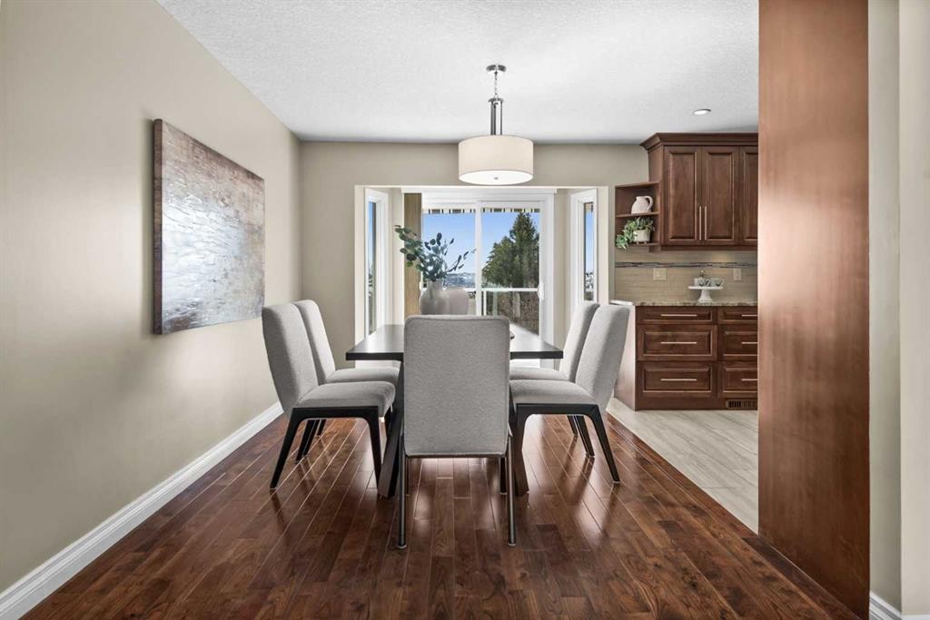 7715 67 Avenue Nw, Calgary, AB - Indoor Photo Showing Dining Room