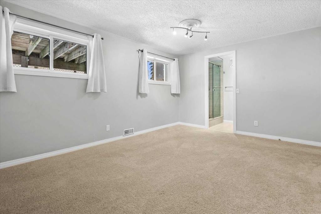 7715 67 Avenue Nw, Calgary, AB - Indoor Photo Showing Other Room