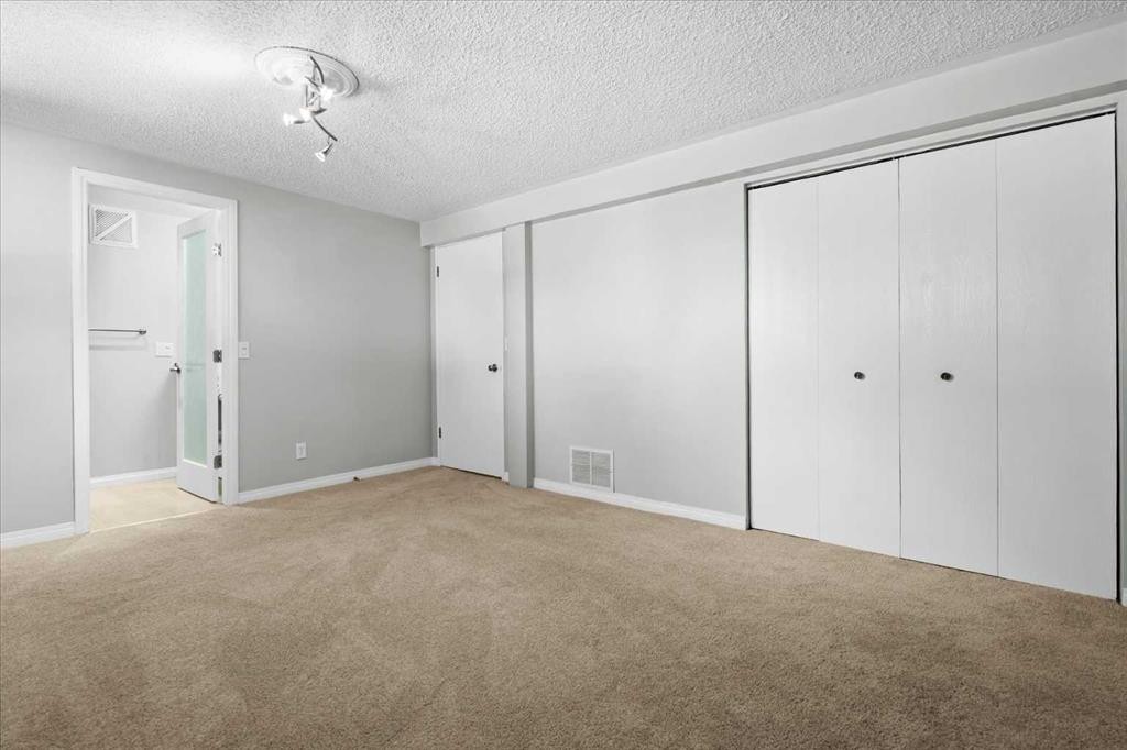 7715 67 Avenue Nw, Calgary, AB - Indoor Photo Showing Other Room