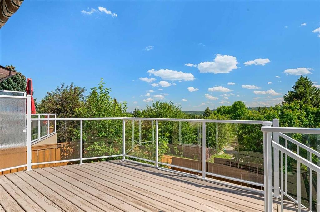 7715 67 Avenue Nw, Calgary, AB - Outdoor