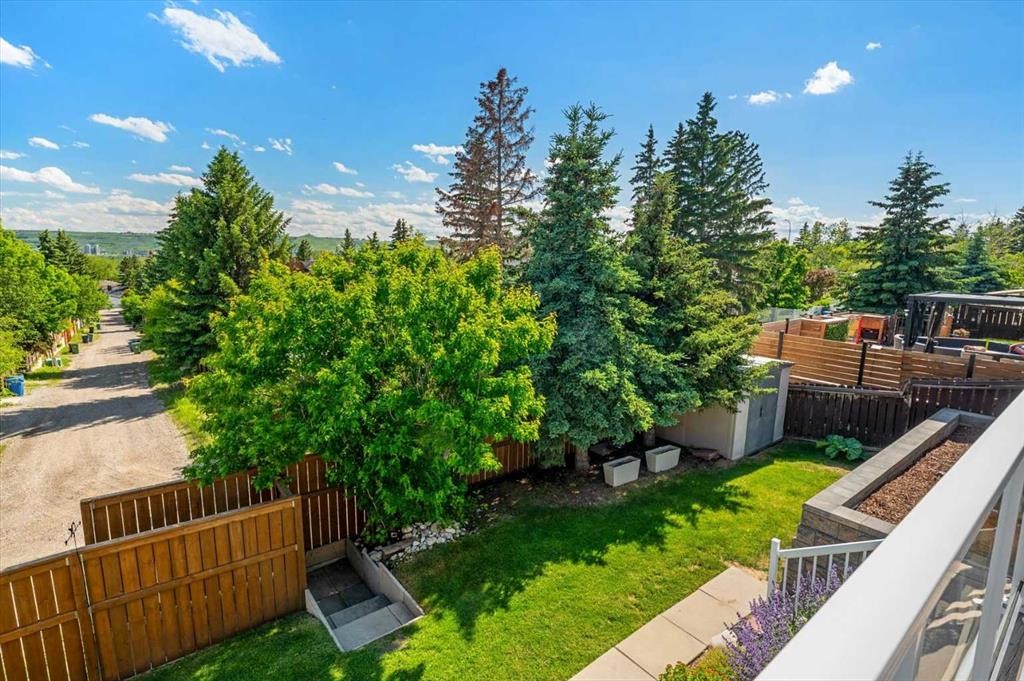 7715 67 Avenue Nw, Calgary, AB - Outdoor