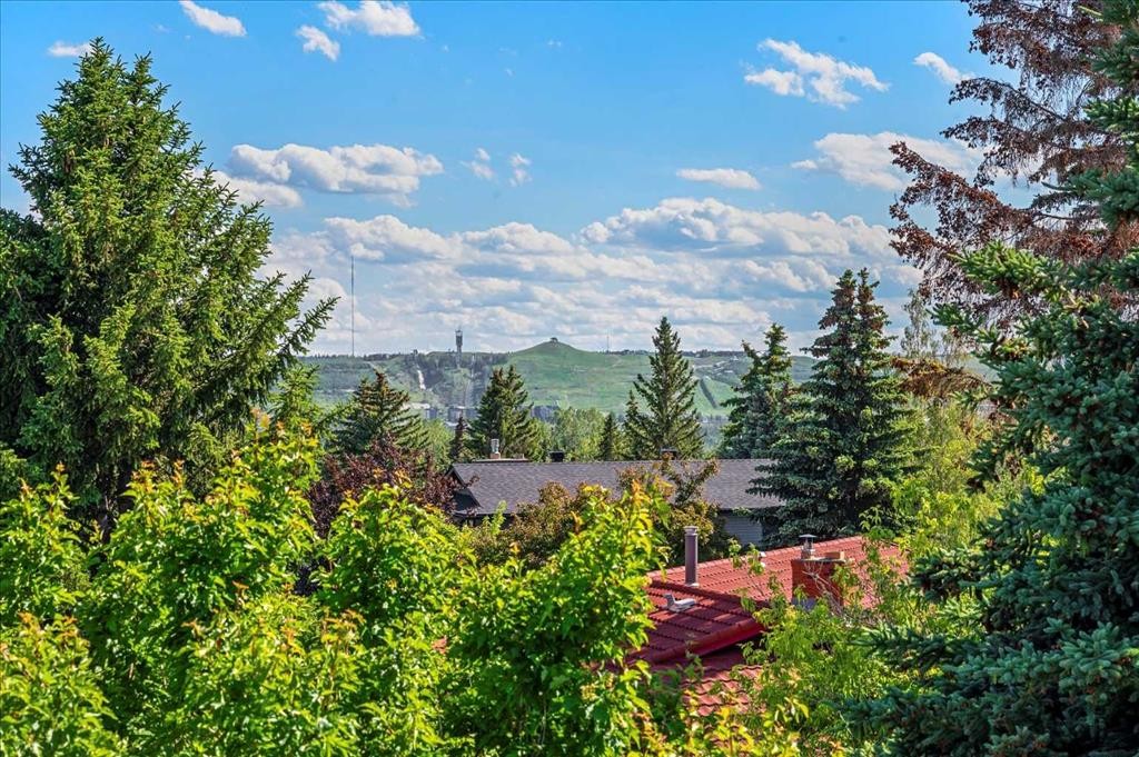 7715 67 Avenue Nw, Calgary, AB - Outdoor With View