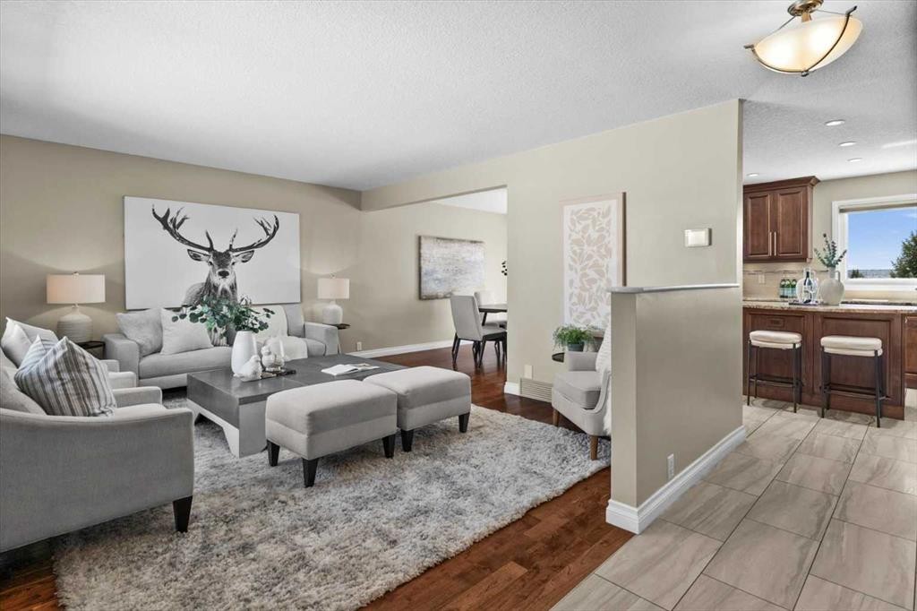 7715 67 Avenue Nw, Calgary, AB - Indoor Photo Showing Living Room
