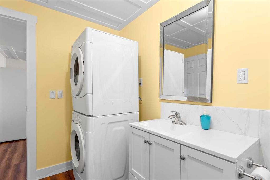 317 Mcleod Crescent, Diamond Valley, AB - Indoor Photo Showing Laundry Room