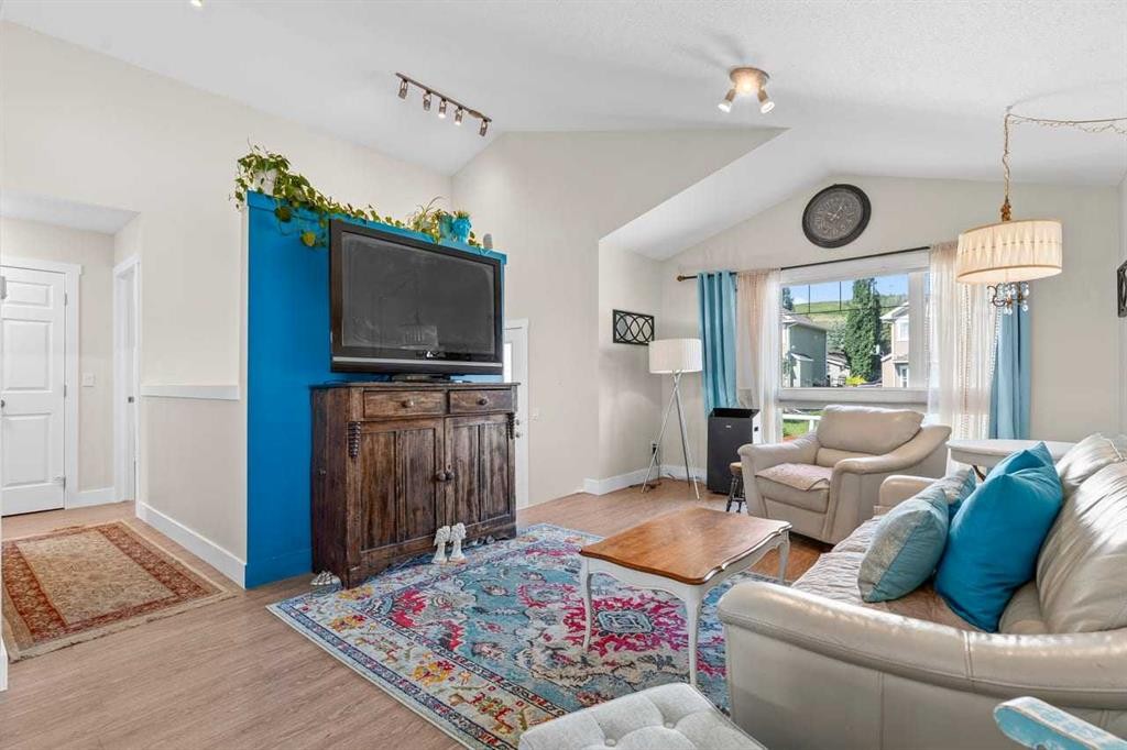 317 Mcleod Crescent, Diamond Valley, AB - Indoor Photo Showing Living Room