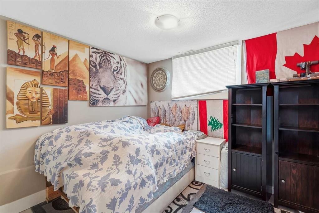 99 Pinecliff Close, Calgary, AB - Indoor Photo Showing Bedroom