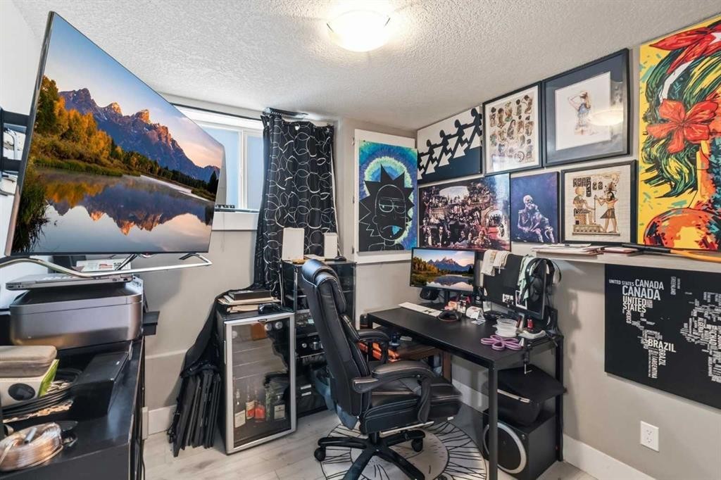99 Pinecliff Close, Calgary, AB - Indoor