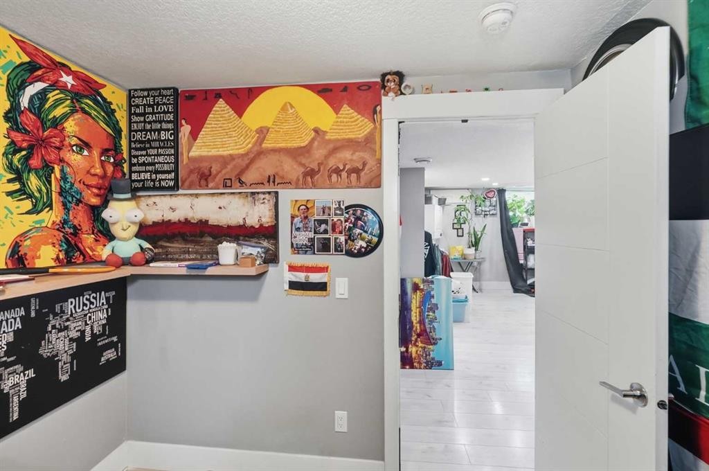 99 Pinecliff Close, Calgary, AB - Indoor Photo Showing Other Room