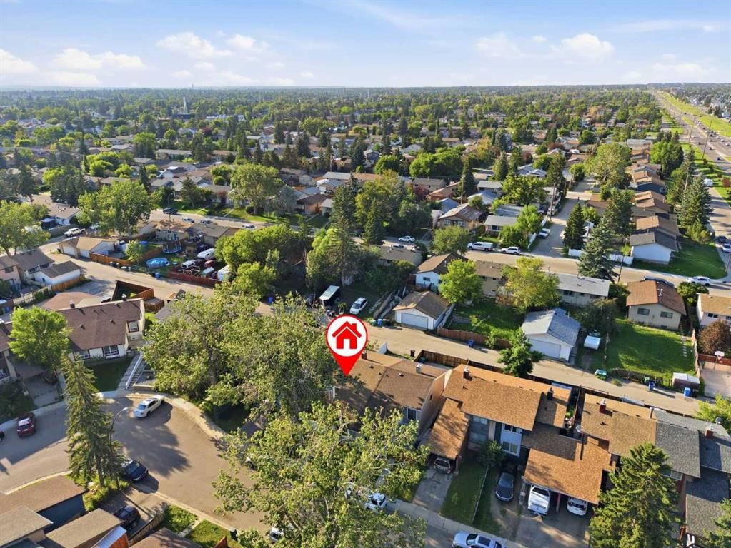 99 Pinecliff Close, Calgary, AB - Outdoor With View