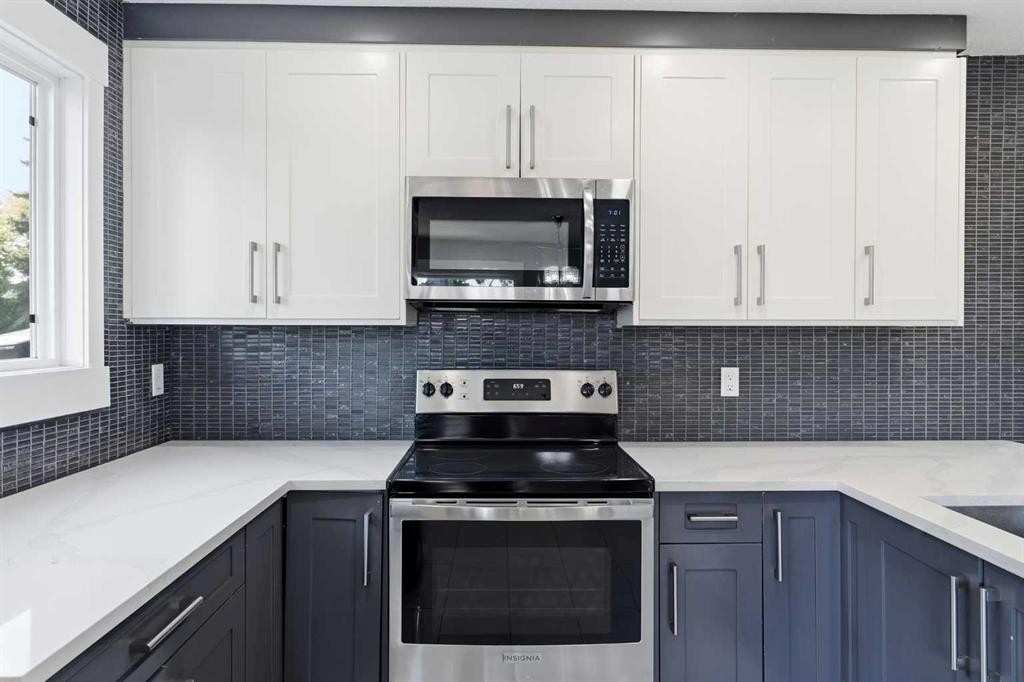 99 Pinecliff Close, Calgary, AB - Indoor Photo Showing Kitchen With Upgraded Kitchen