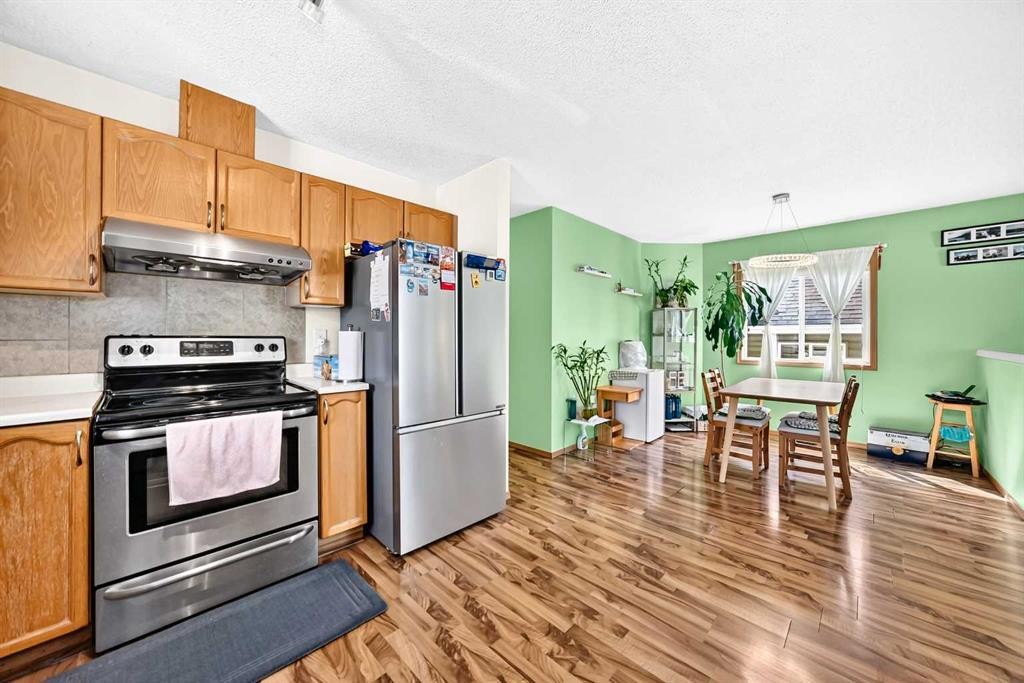 96 Covington Court Ne, Calgary, AB - Indoor Photo Showing Kitchen