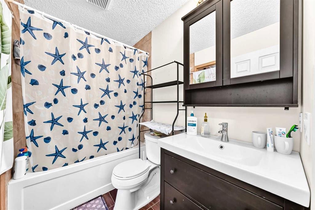 96 Covington Court Ne, Calgary, AB - Indoor Photo Showing Bathroom