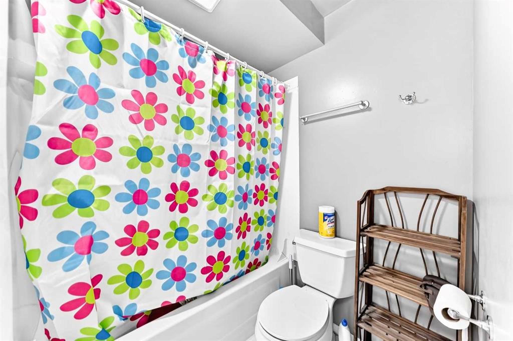 96 Covington Court Ne, Calgary, AB - Indoor Photo Showing Bathroom