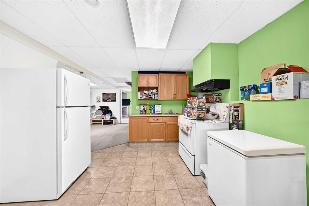96 Covington Court Ne, Calgary, AB - Indoor Photo Showing Laundry Room