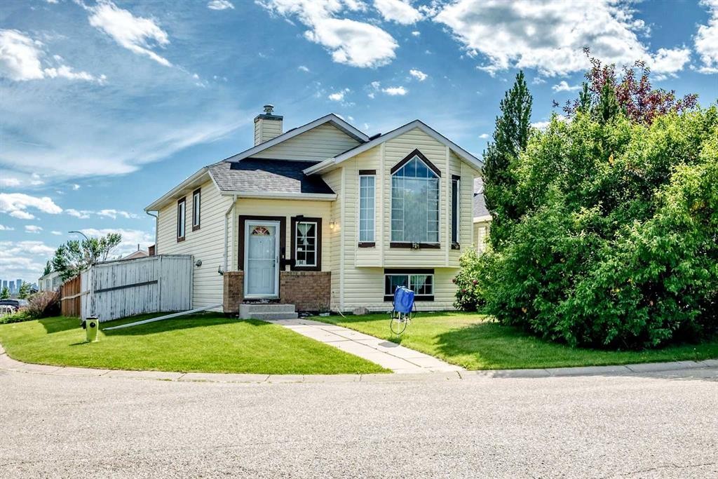 96 Covington Court Ne, Calgary, AB - Outdoor