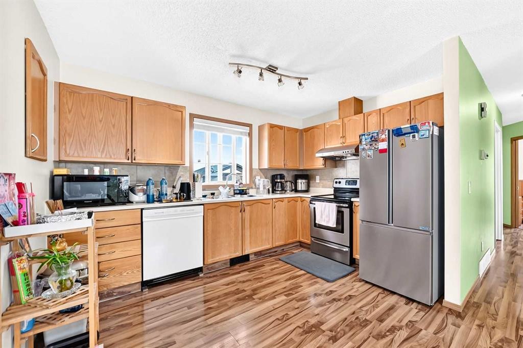 96 Covington Court Ne, Calgary, AB - Indoor Photo Showing Kitchen