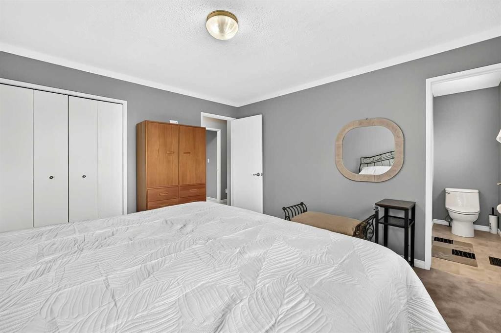 43 Brabourne Mews Sw, Calgary, AB - Indoor Photo Showing Bedroom