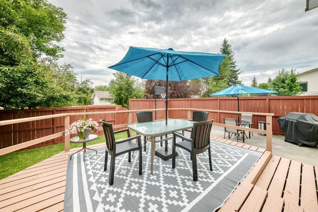 43 Brabourne Mews Sw, Calgary, AB - Outdoor With Deck Patio Veranda