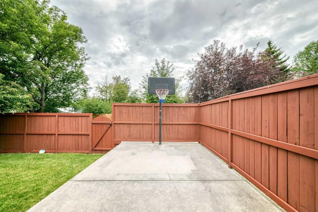 43 Brabourne Mews Sw, Calgary, AB - Outdoor