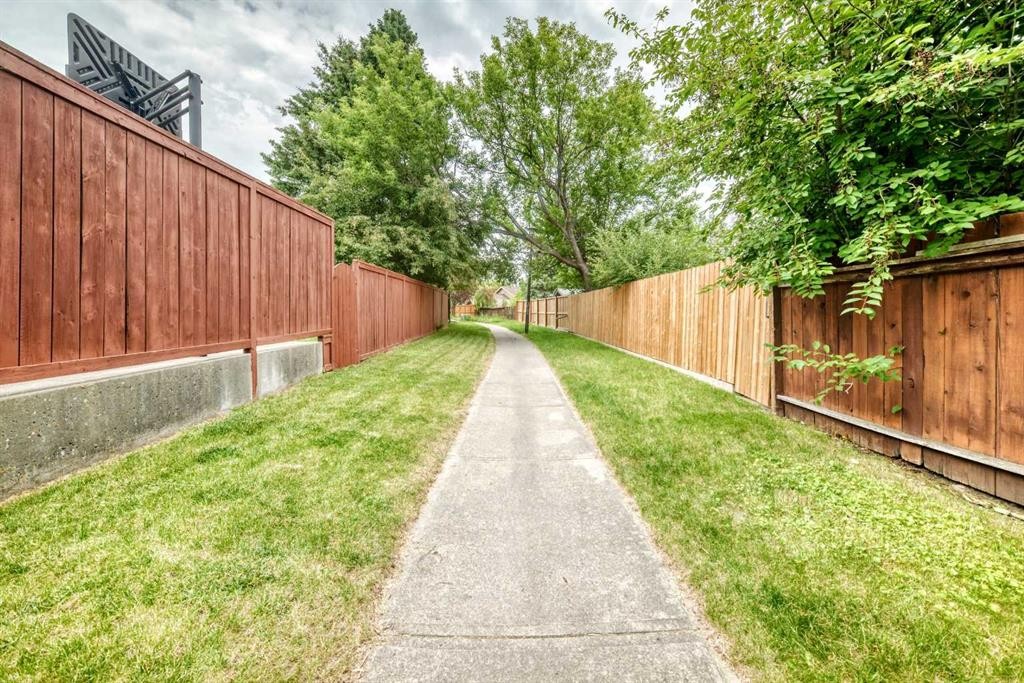 43 Brabourne Mews Sw, Calgary, AB - Outdoor