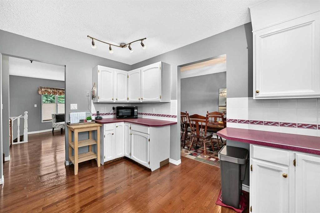 43 Brabourne Mews Sw, Calgary, AB - Indoor Photo Showing Kitchen
