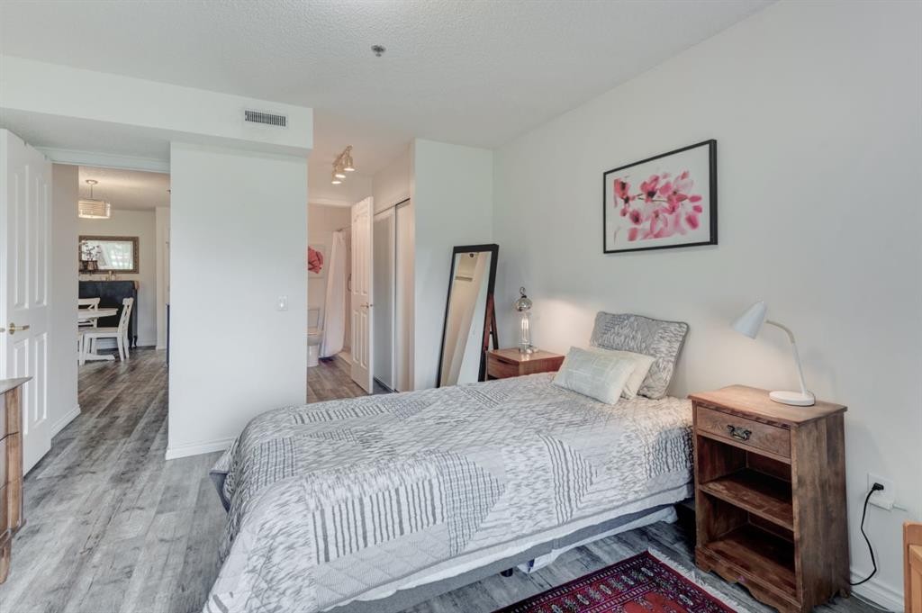 1114-1818 Simcoe Boulevard Sw, Calgary, AB - Indoor Photo Showing Bedroom