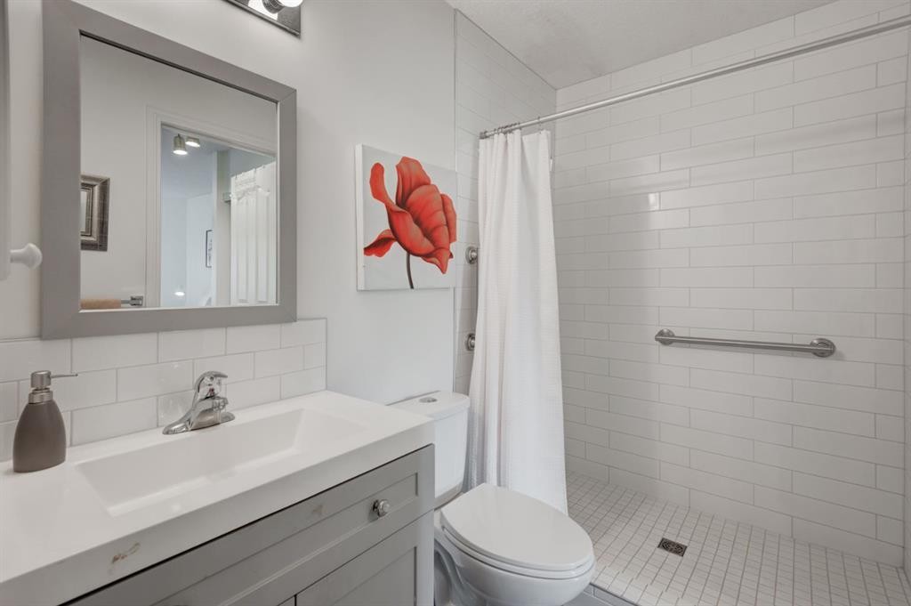 1114-1818 Simcoe Boulevard Sw, Calgary, AB - Indoor Photo Showing Bathroom