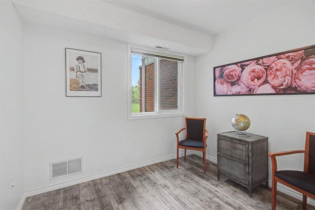 1114-1818 Simcoe Boulevard Sw, Calgary, AB - Indoor Photo Showing Other Room