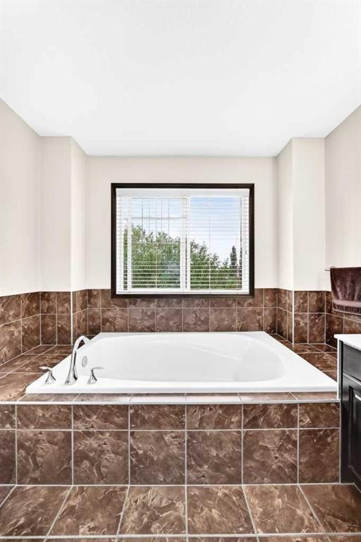 188 Hawkmere Way, Chestermere, AB - Indoor Photo Showing Bathroom