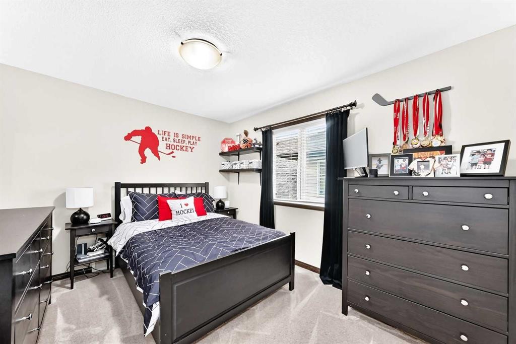 188 Hawkmere Way, Chestermere, AB - Indoor Photo Showing Bedroom