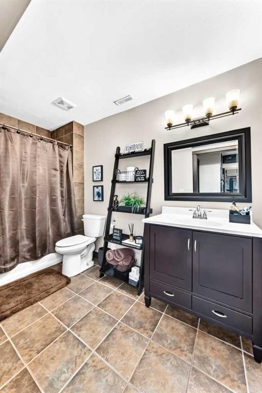 188 Hawkmere Way, Chestermere, AB - Indoor Photo Showing Bathroom