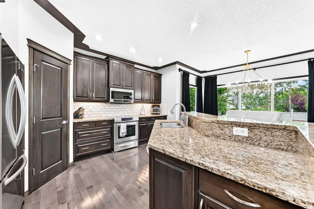 188 Hawkmere Way, Chestermere, AB - Indoor Photo Showing Kitchen With Stainless Steel Kitchen With Upgraded Kitchen