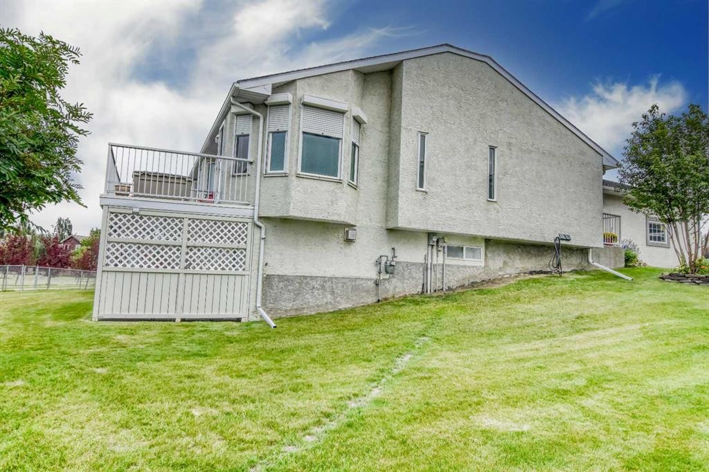 33 Strathmore Lakes Bay, Strathmore, AB - Outdoor With Deck Patio Veranda