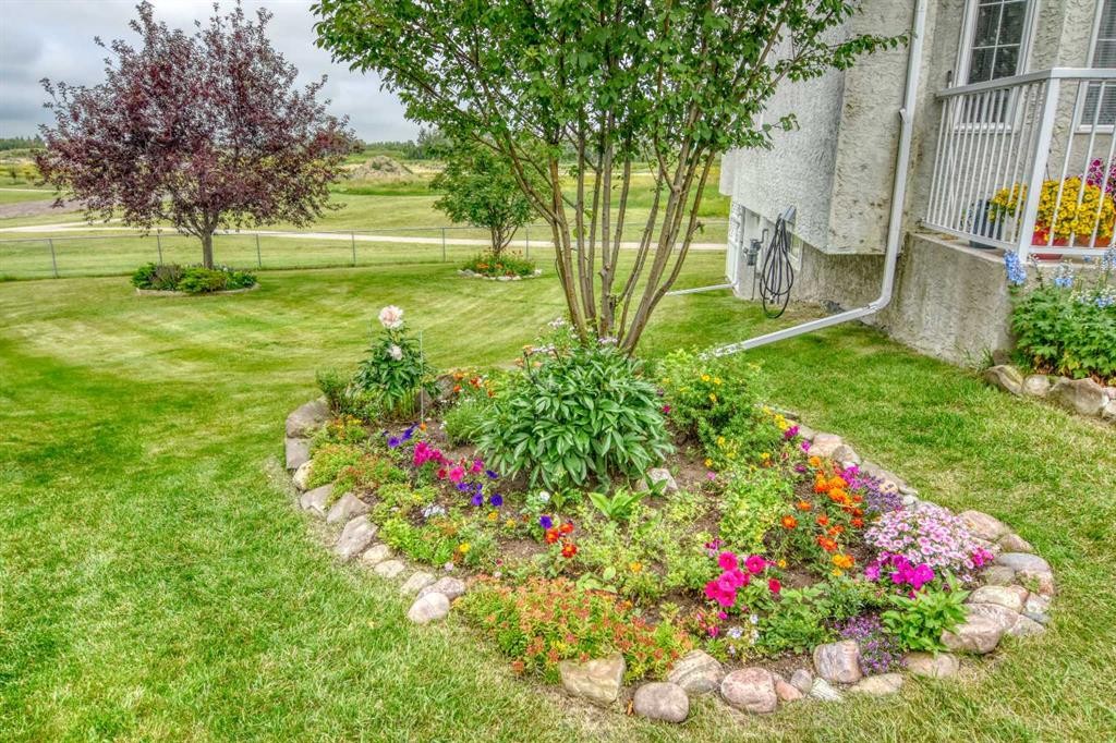 33 Strathmore Lakes Bay, Strathmore, AB - Outdoor