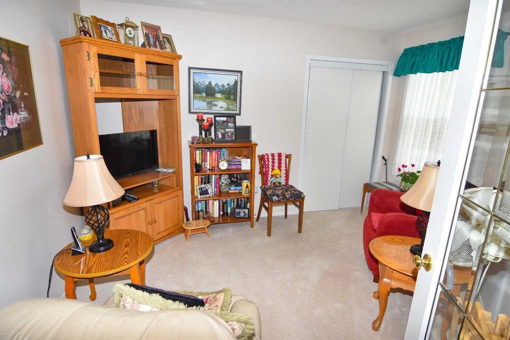 33 Strathmore Lakes Bay, Strathmore, AB - Indoor