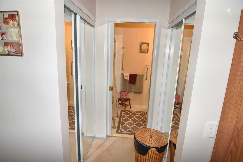 33 Strathmore Lakes Bay, Strathmore, AB - Indoor Photo Showing Other Room