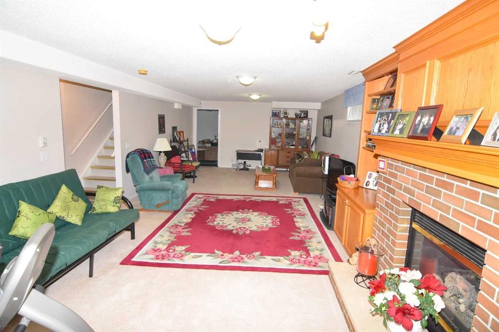 33 Strathmore Lakes Bay, Strathmore, AB - Indoor With Fireplace