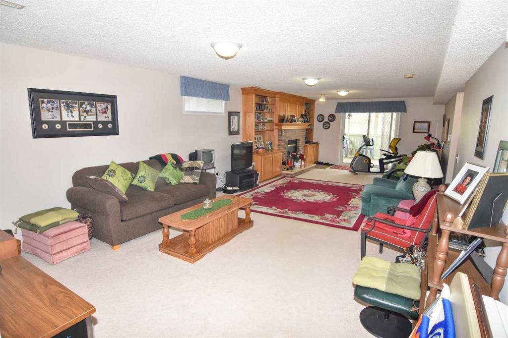 33 Strathmore Lakes Bay, Strathmore, AB - Indoor