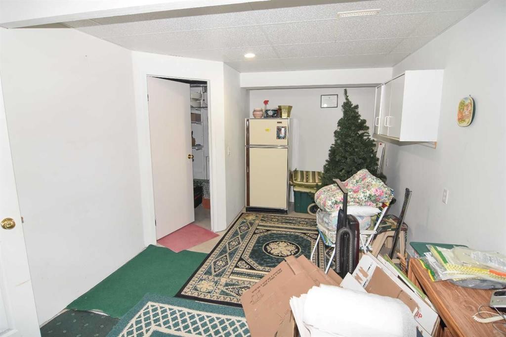 33 Strathmore Lakes Bay, Strathmore, AB - Indoor Photo Showing Other Room