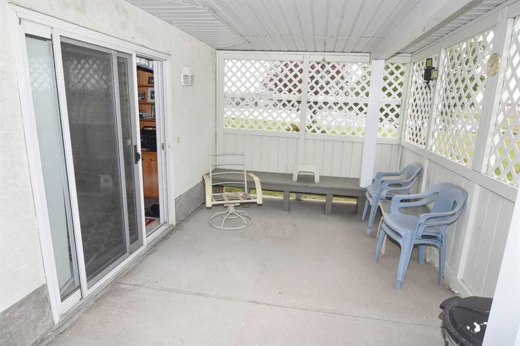 33 Strathmore Lakes Bay, Strathmore, AB - With Exterior