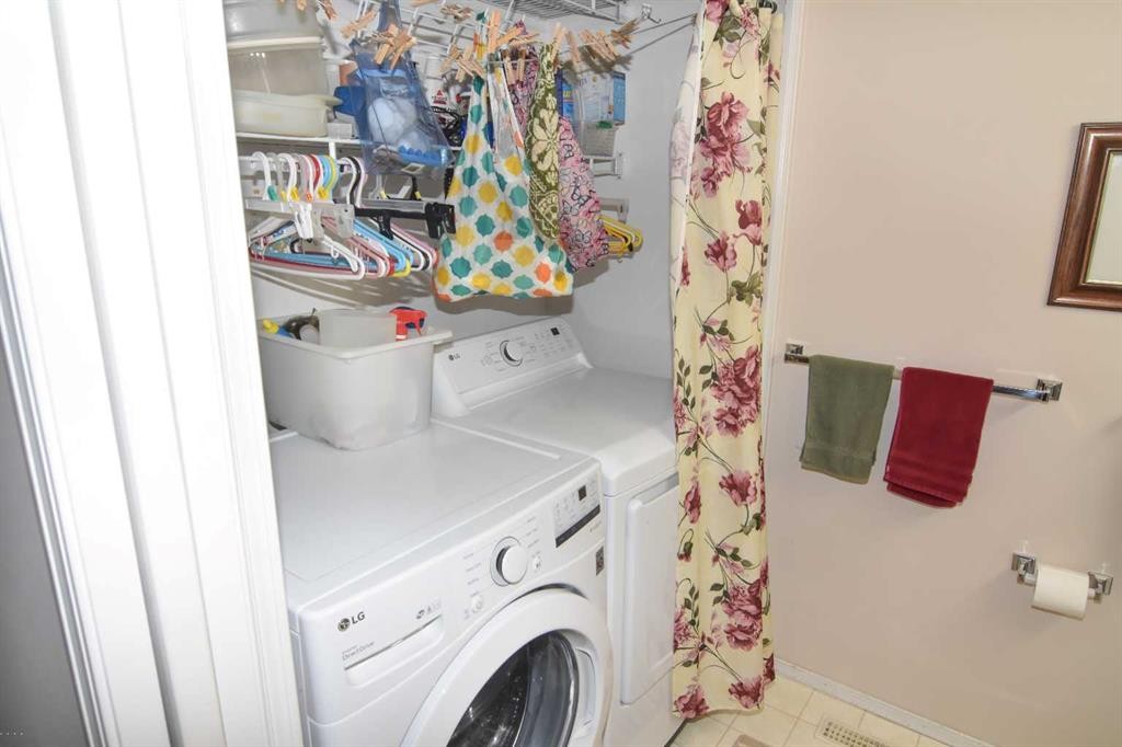 33 Strathmore Lakes Bay, Strathmore, AB - Indoor Photo Showing Laundry Room
