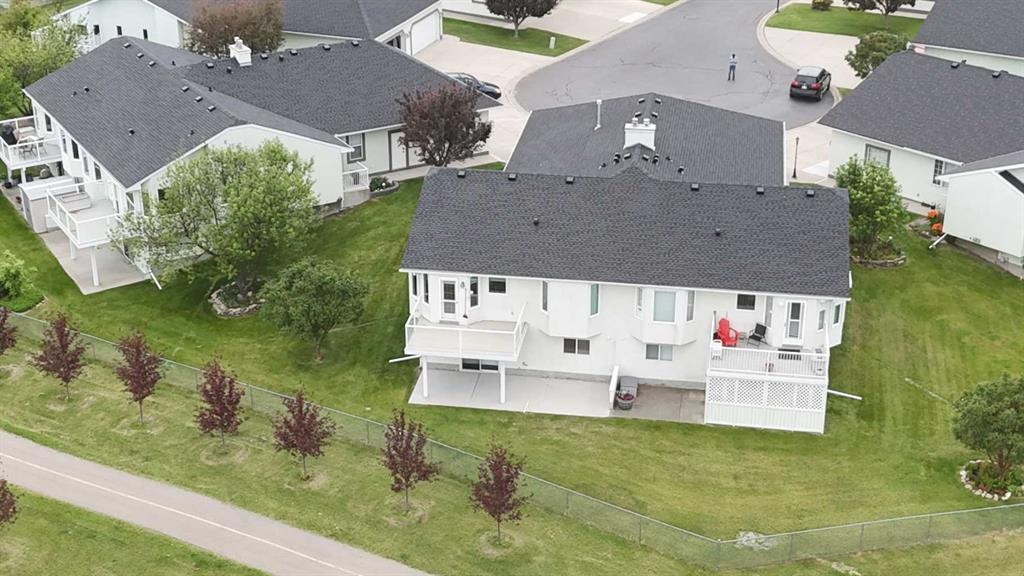 33 Strathmore Lakes Bay, Strathmore, AB - Outdoor With Deck Patio Veranda