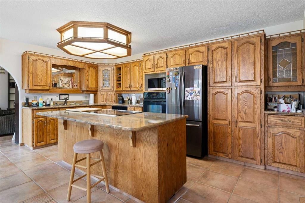 Range Rd 231, Rural Vulcan County, AB - Indoor Photo Showing Kitchen