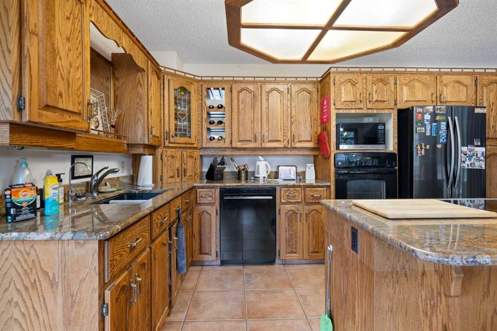 Range Rd 231, Rural Vulcan County, AB - Indoor Photo Showing Kitchen