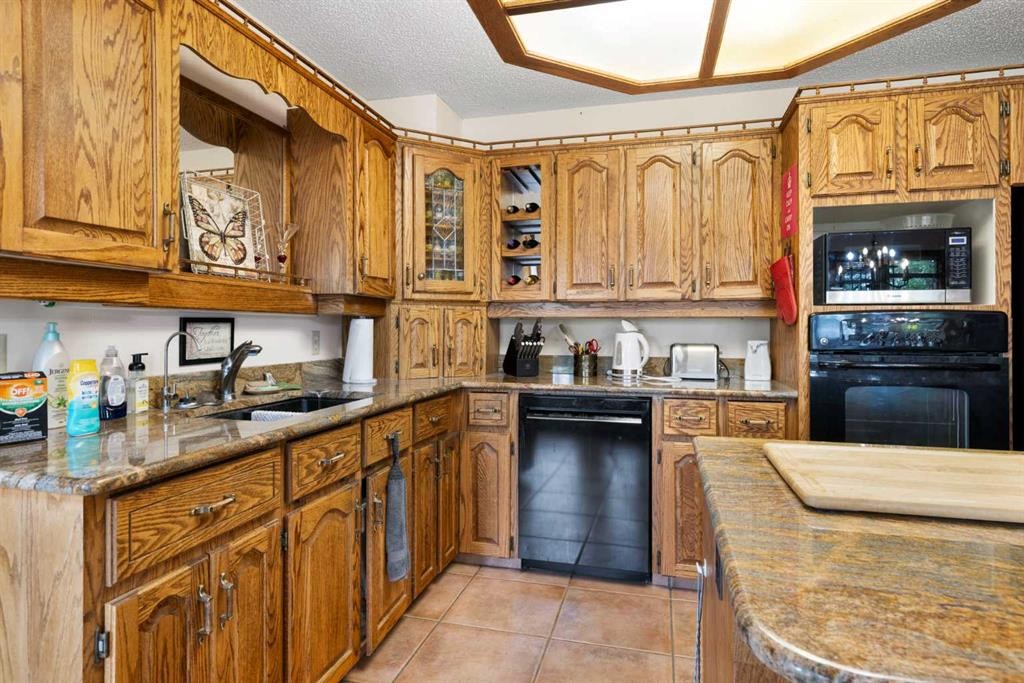Range Rd 231, Rural Vulcan County, AB - Indoor Photo Showing Kitchen