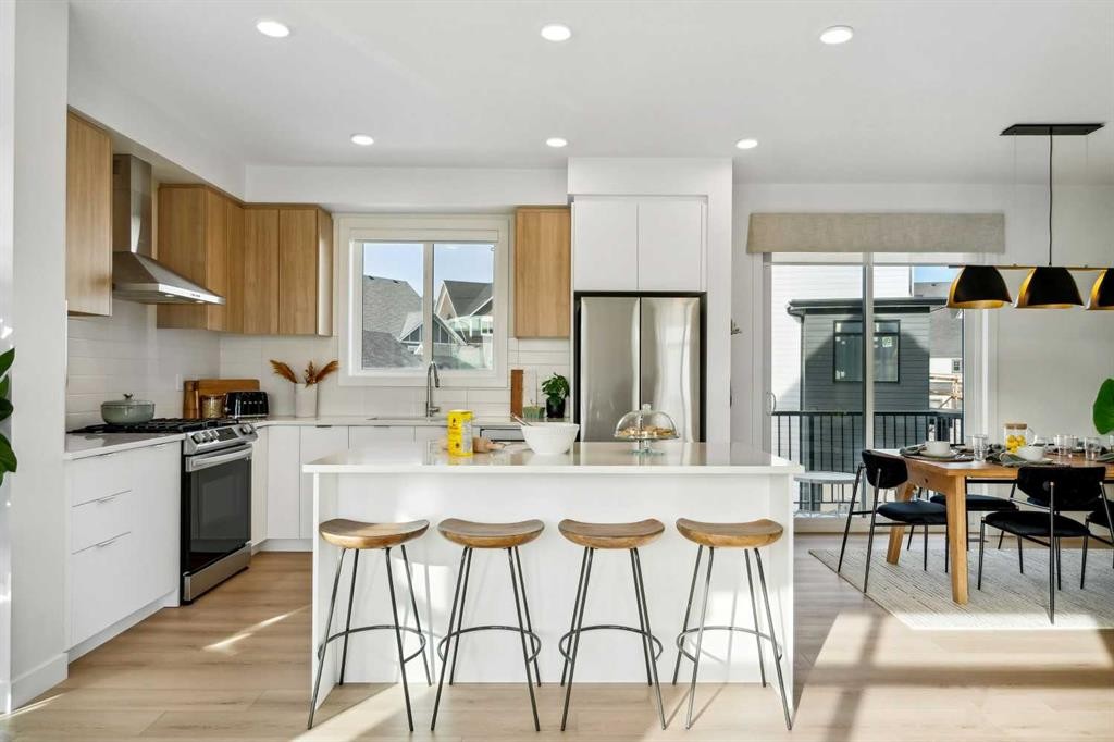 171 Dieppe Drive Sw, Calgary, AB - Indoor Photo Showing Kitchen With Upgraded Kitchen