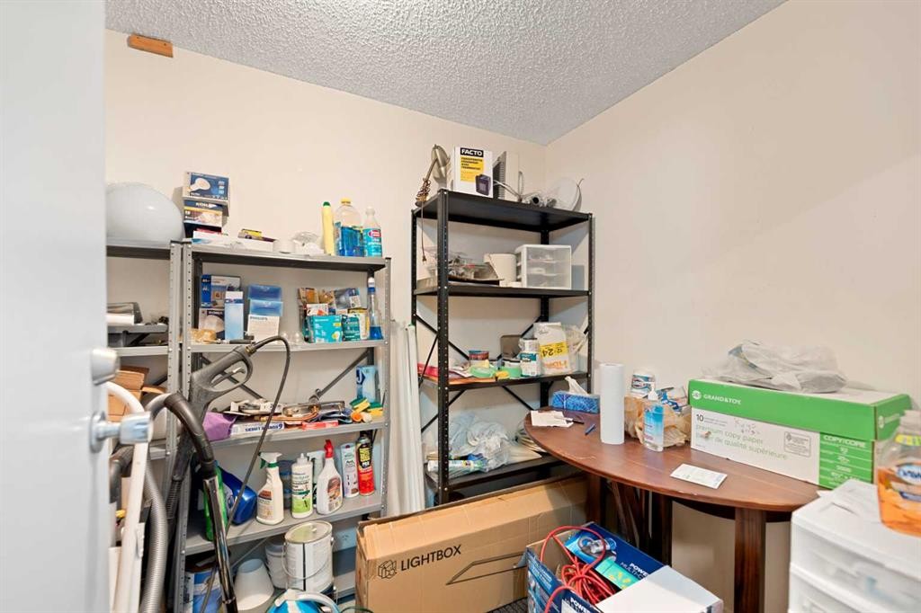 2312 1 Street Nw, Calgary, AB - Indoor