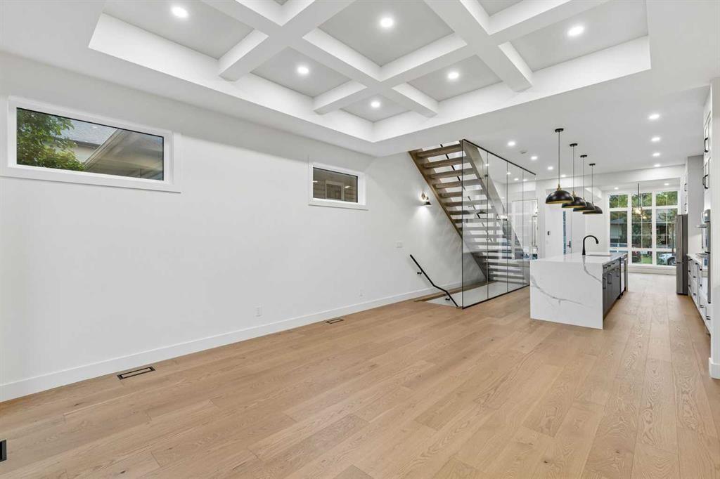 1810 19 Avenue Nw, Calgary, AB - Indoor Photo Showing Other Room