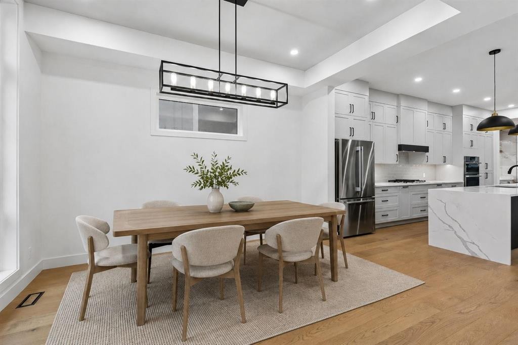1810 19 Avenue Nw, Calgary, AB - Indoor Photo Showing Dining Room